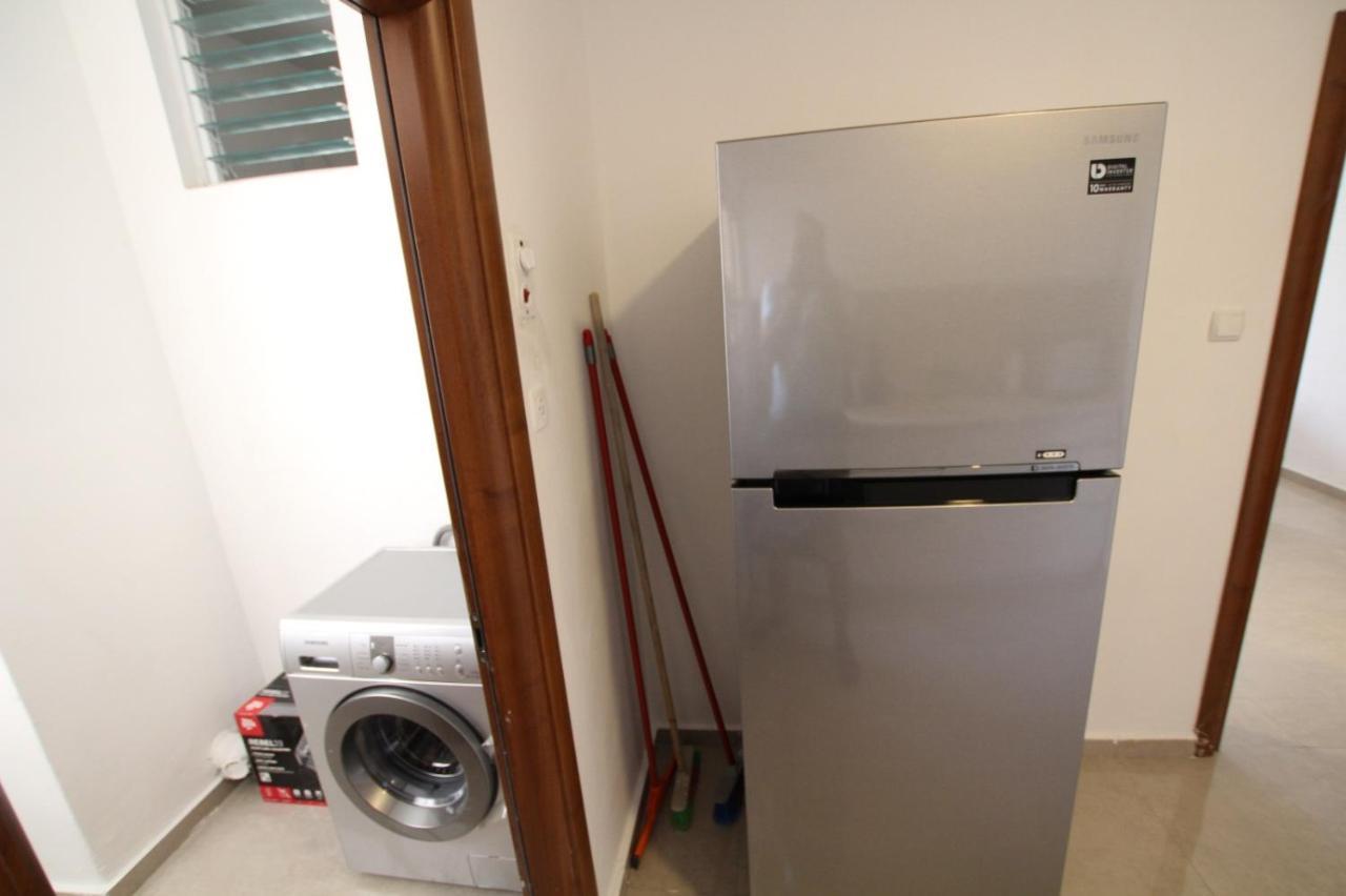 Isramax 3br Near The Sea. Appartement Bat Yam