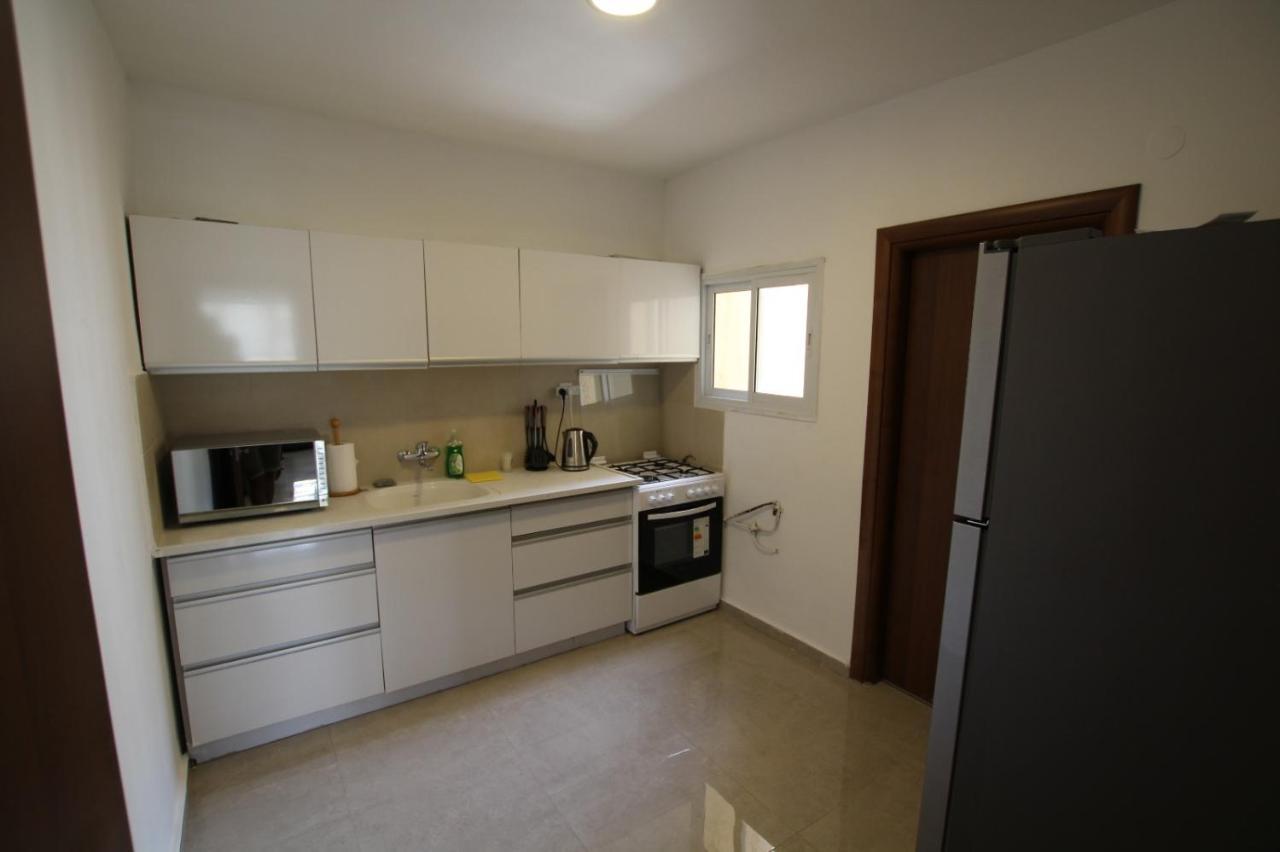 Isramax 3br Near The Sea. Appartement Bat Yam