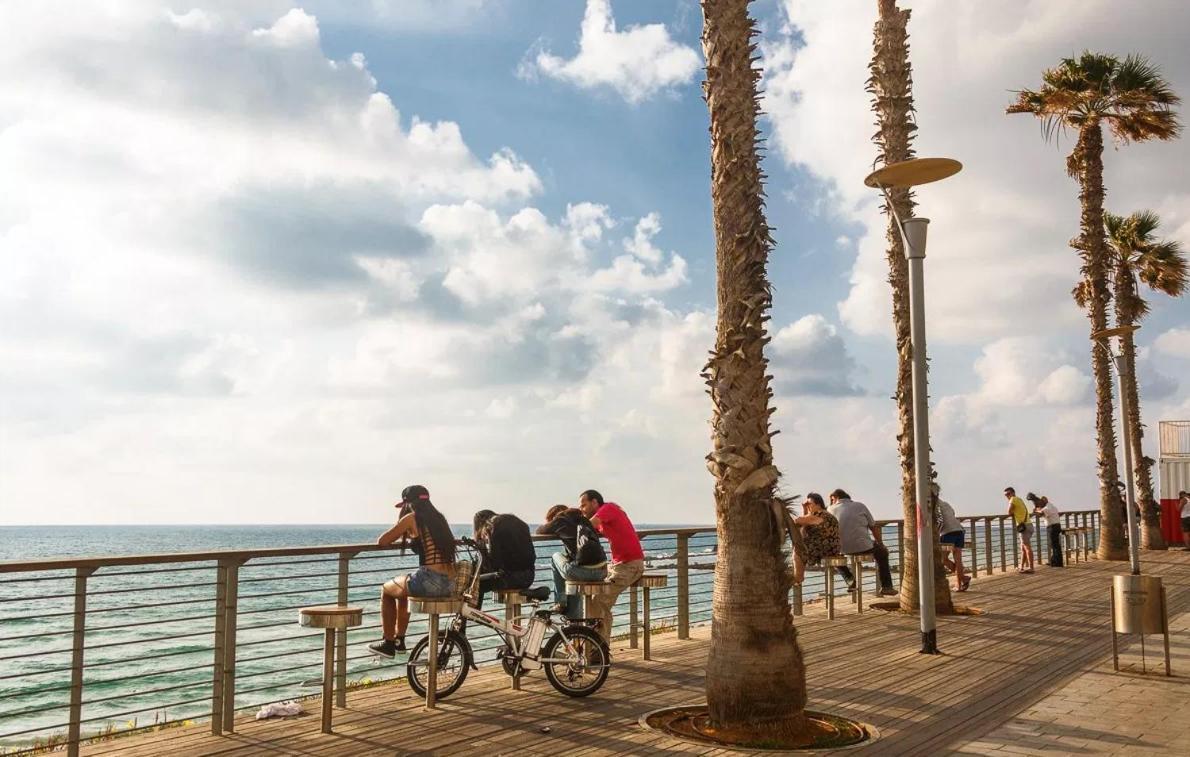 Isramax 3br Near The Sea. Bat Yam